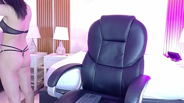 AshleyGinger  online show from November 11, 4:45 am