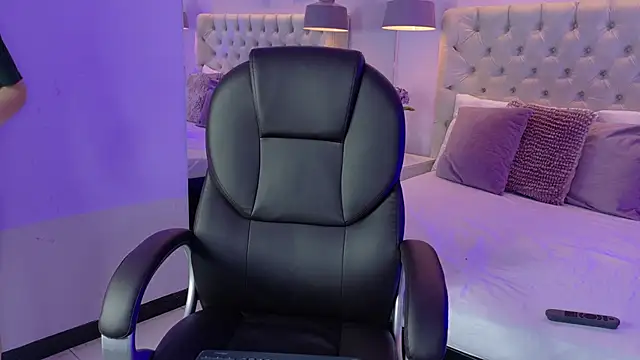 AshleyGinger  online show from November 20, 2:50 pm