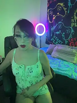 MiniMonroe online show from October 19, 10:38 am