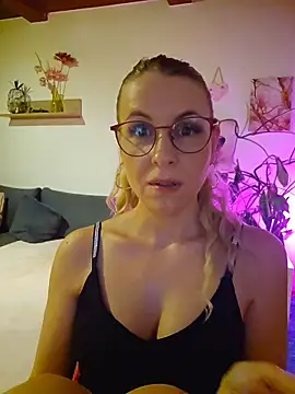 VanessaVoxx online show from September 19, 5:24 pm