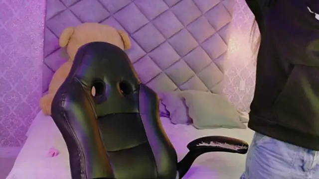 CARO ADAMS1 online show from November 21, 11:31 am