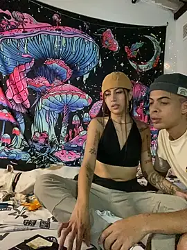 Snapshot of Sweett_pain chatting on November 8, 4:56 am Sweett pain online show from November 8, 4:56 am