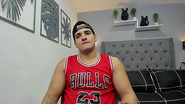 violeta and maxx online show from November 3, 9:05 pm