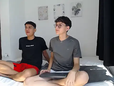 Snapshot of SpritzBoys chatting on October 13, 2:06 pm SpritzBoys online show from October 13, 2:06 pm