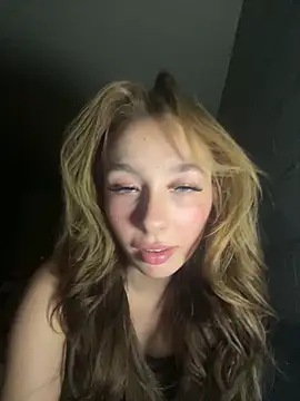 Snapshot of PoppyBabeMae chatting on November 18, 10:03 pm PoppyBabeMae online show from November 18, 10:03 pm