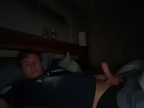 Snapshot of eddieeeeee1232 chatting on November 17, 4:40 am eddieeeeee1232 online show from November 17, 4:40 am