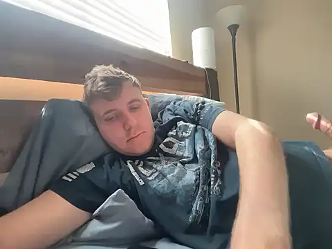 Snapshot of eddieeeeee1232 chatting on December 15, 6:01 pm eddieeeeee1232 online show from December 15, 6:01 pm