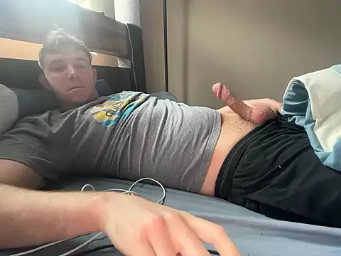 Snapshot of eddieeeeee1232 chatting on December 17, 5:08 pm eddieeeeee1232 online show from December 17, 5:08 pm