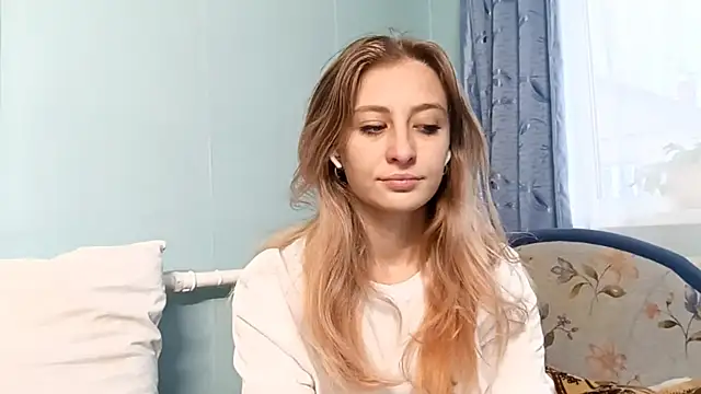 Snapshot of AmeliLia chatting on October 17, 11:13 am AmeliLia online show from October 17, 11:13 am