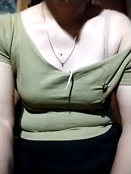 YiyinLy online show from October 30, 8:42 pm