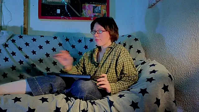 ReincarnatedAngel online show from October 18, 5:57 pm