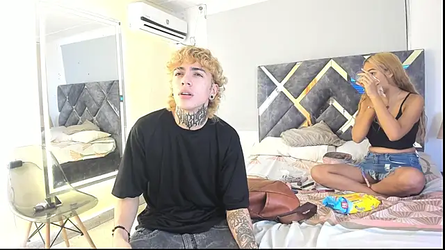 lily and wan online show from October 15, 2:55 am