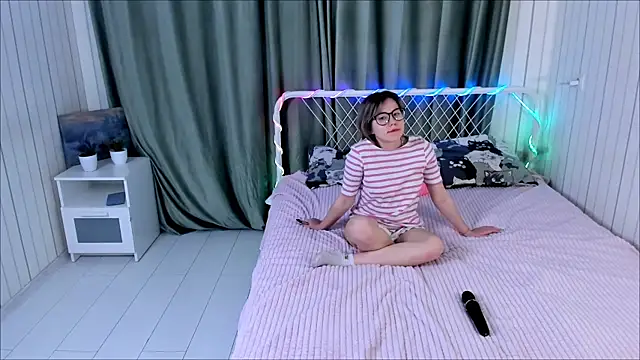 AlisiaEthen online show from November 14, 8:40 pm