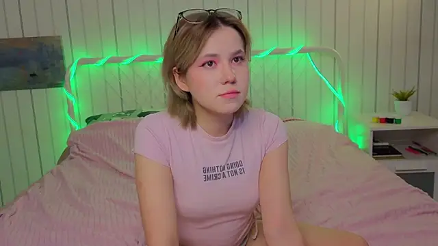 AlisiaEthen online show from November 26, 8:21 pm