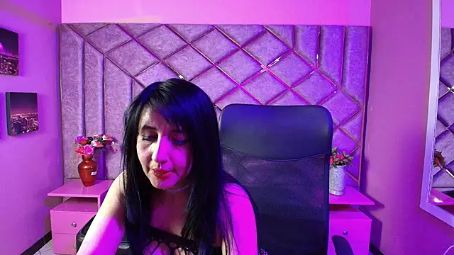 Agatha Leon  online show from November 14, 7:45 pm