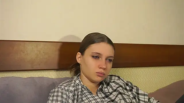 RoslynArcuo online show from November 2, 8:55 pm