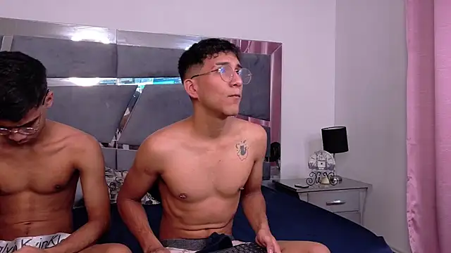 Desire4Duo online show from December 1, 2:00 pm