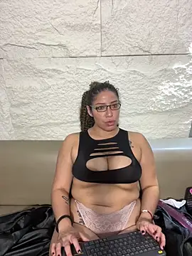 Yvonny27 online show from November 2, 1:02 pm