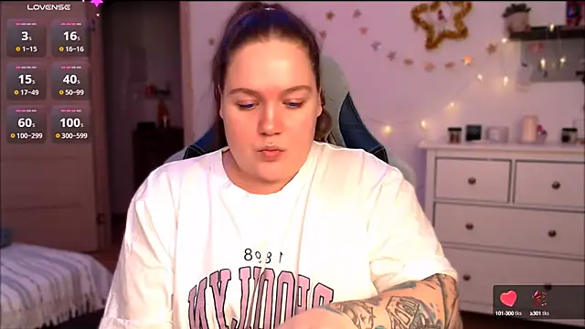 Snapshot of SummerTina chatting on January 10, 6:17 pm SummerTina online show from January 10, 6:17 pm