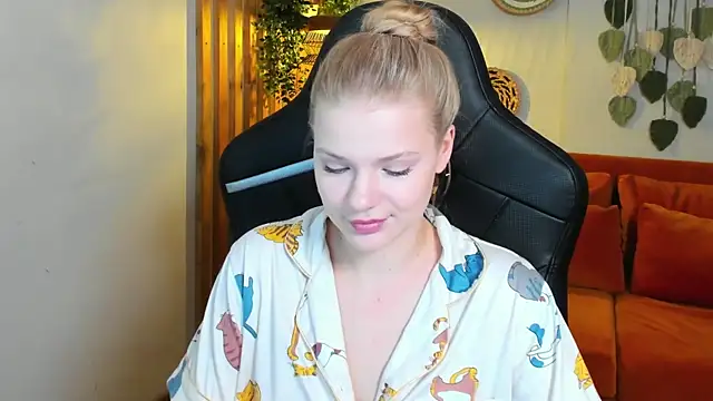 LilitRosen online show from October 21, 5:57 pm