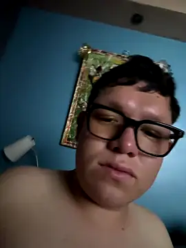 Snapshot of AlexRZ93 chatting on October 22, 7:08 am AlexRZ93 online show from October 22, 7:08 am