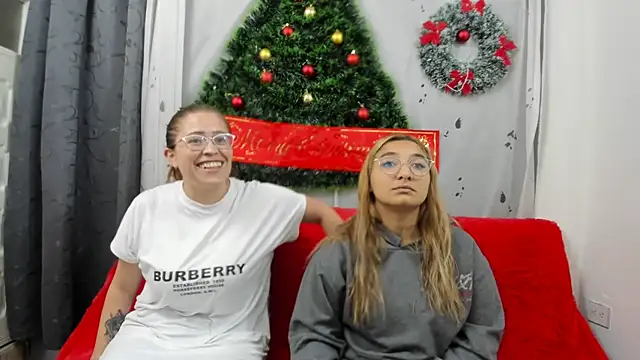 lesb milf online show from January 3, 11:44 pm