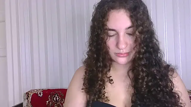 Snapshot of Kiki_Catty chatting on October 21, 9:32 am Kiki Catty online show from October 21, 9:32 am