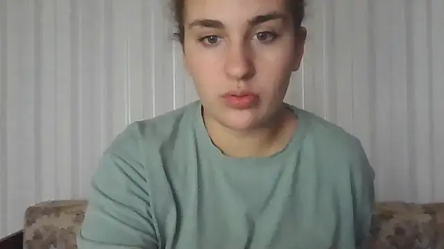 Snapshot of Kiki_Catty chatting on October 27, 9:46 am Kiki Catty online show from October 27, 9:46 am