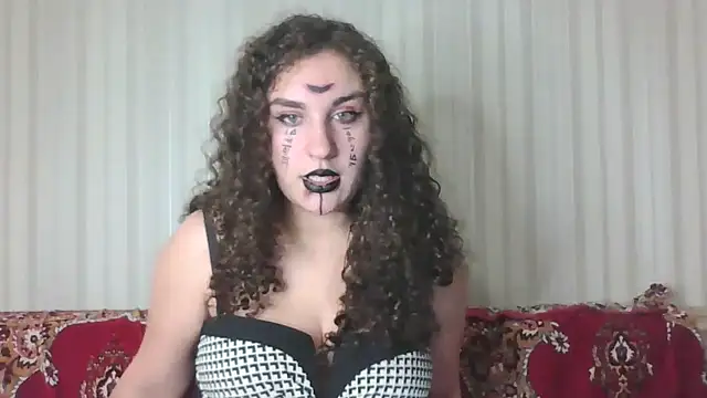 Snapshot of Kiki_Catty chatting on November 1, 8:00 pm Kiki Catty online show from November 1, 8:00 pm