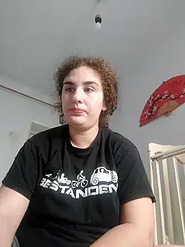 Snapshot of Kiki_Catty chatting on November 12, 1:44 pm Kiki Catty online show from November 12, 1:44 pm