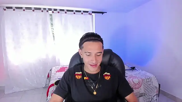 Hayden Boy  online show from October 21, 1:12 pm