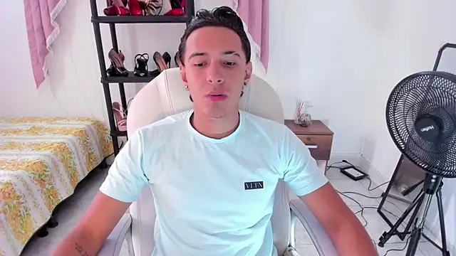 Hayden Boy  online show from November 1, 7:16 pm