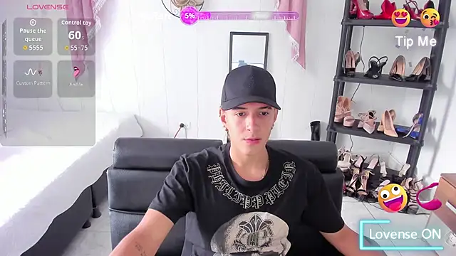 Hayden Boy  online show from November 21, 7:01 pm