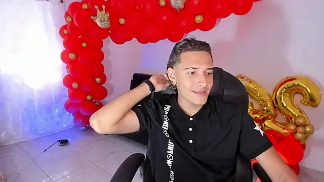 Hayden Boy  online show from November 22, 7:13 pm