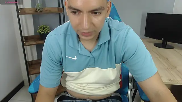 Axel Stones  online show from October 18, 3:13 pm