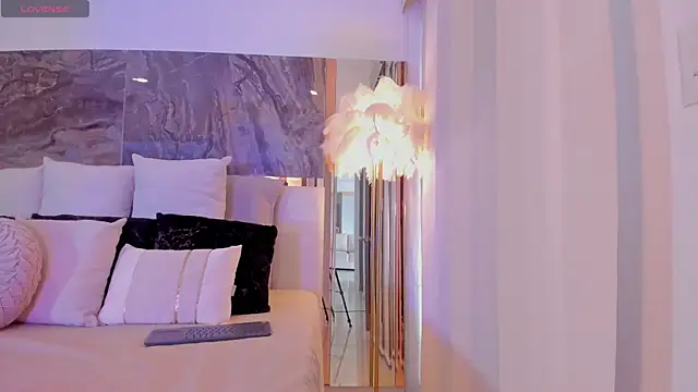 Rashel Frost  online show from November 10, 4:17 pm