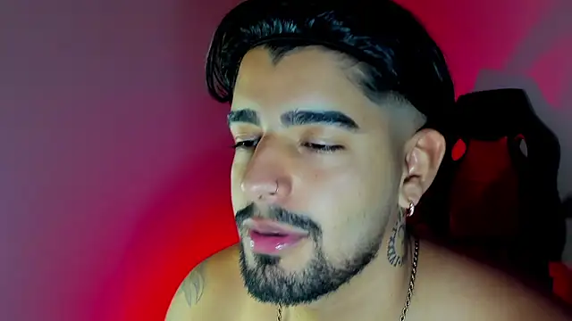 maximo black  online show from October 25, 1:24 am