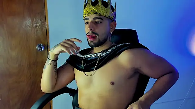 maximo black  online show from November 1, 11:51 pm