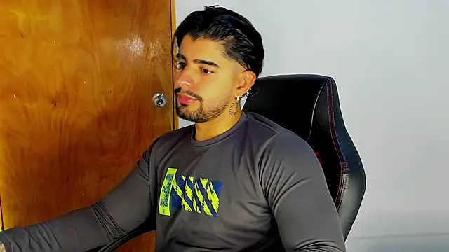 maximo black  online show from November 6, 12:00 am