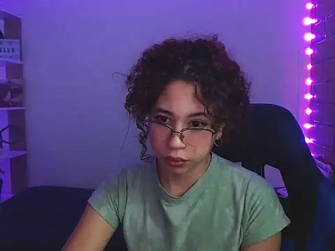 Snapshot of Medussa3033 chatting on November 10, 2:21 am Medussa3033 online show from November 10, 2:21 am