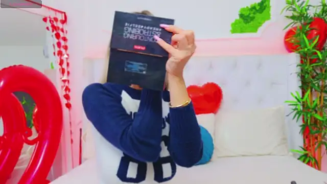 AriannaSins online show from February 14, 1:40 pm