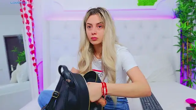 AriannaSins online show from March 8, 6:21 am