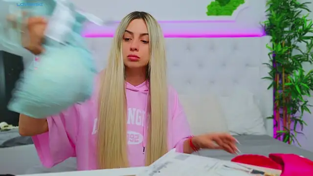 AriannaSins online show from March 11, 1:23 pm