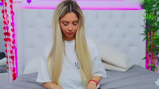 AriannaSins online show from March 12, 7:49 pm