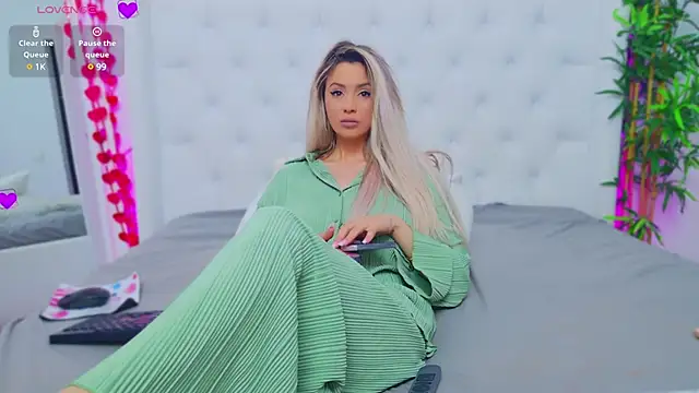 AriannaSins online show from March 18, 7:53 pm