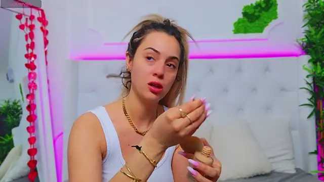 AriannaSins online show from March 22, 5:39 am