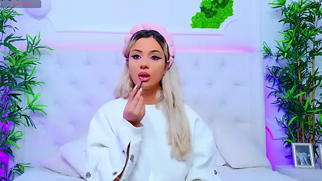 AriannaSins online show from October 1, 12:33 pm