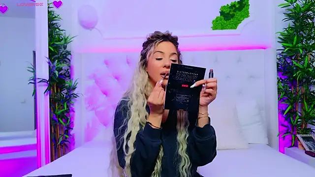 AriannaSins online show from November 4, 1:32 pm