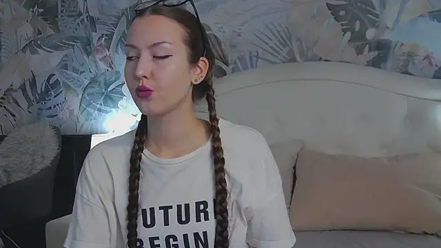 Snapshot of ReginaNyx chatting on November 22, 4:22 am ReginaNyx online show from November 22, 4:22 am