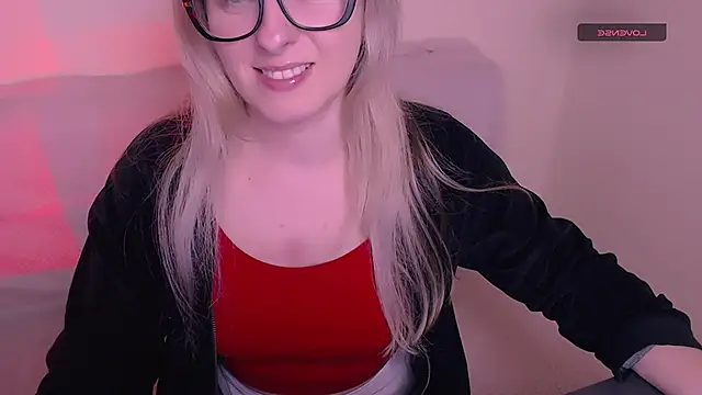 AllaLeomz online show from December 3, 8:00 am